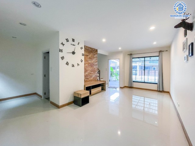 *****ทาวน์เฮ้าส์มือสองย่านนนทบุรี ม.เนเชอร่า เทรนด์ รัตนาธิเบศร์-ราชพฤกษ์ เนื้อที่มากถึง 20.4 ตร.ว. ฟังก์ชัน 3 ห้องนอน 2 ห้องน้ำ 2 ที่จอดรถ สภาพสวยเหมือนมือหนึ่ง บนทำเลแห่งการเดินทาง เพียง 10 นาทีก็ถึงรถไฟฟ้าสายสีม่วง "สถานีบางพลู" ใกล้ทางด่วน "ศรีรัช" จองเลย!